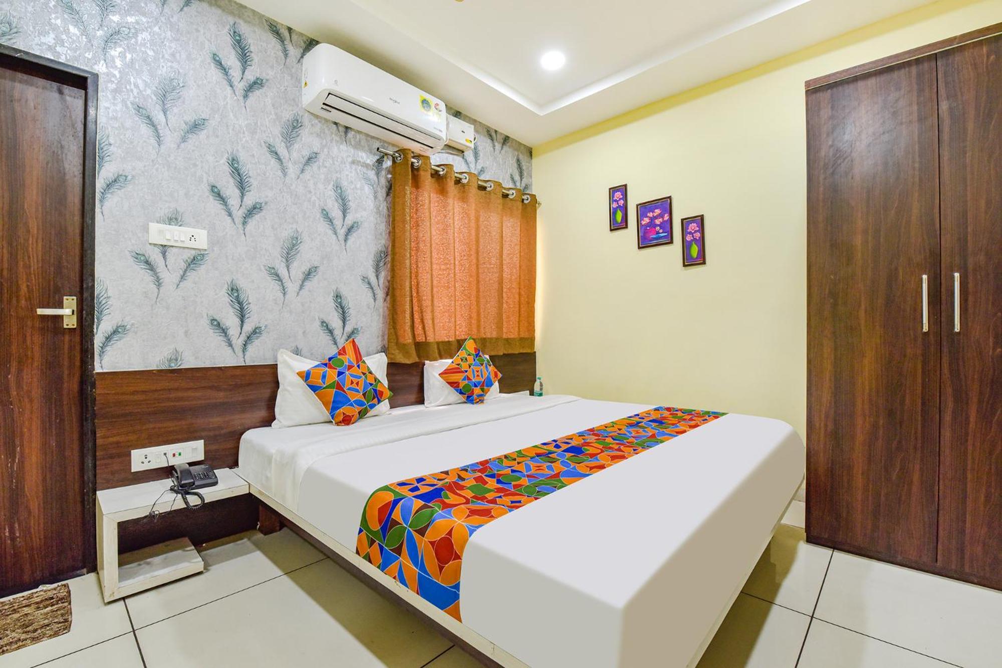 Fabexpress A2 And Restro Hotel Indore Bagian luar foto