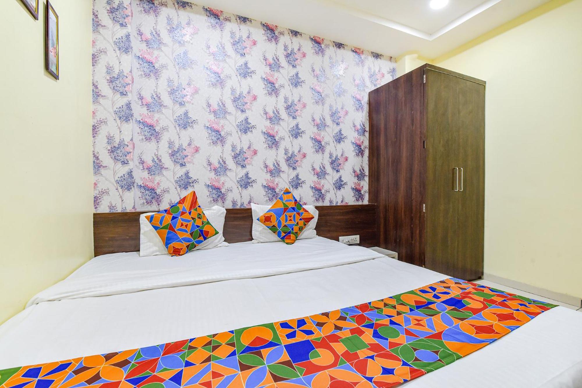 Fabexpress A2 And Restro Hotel Indore Bagian luar foto