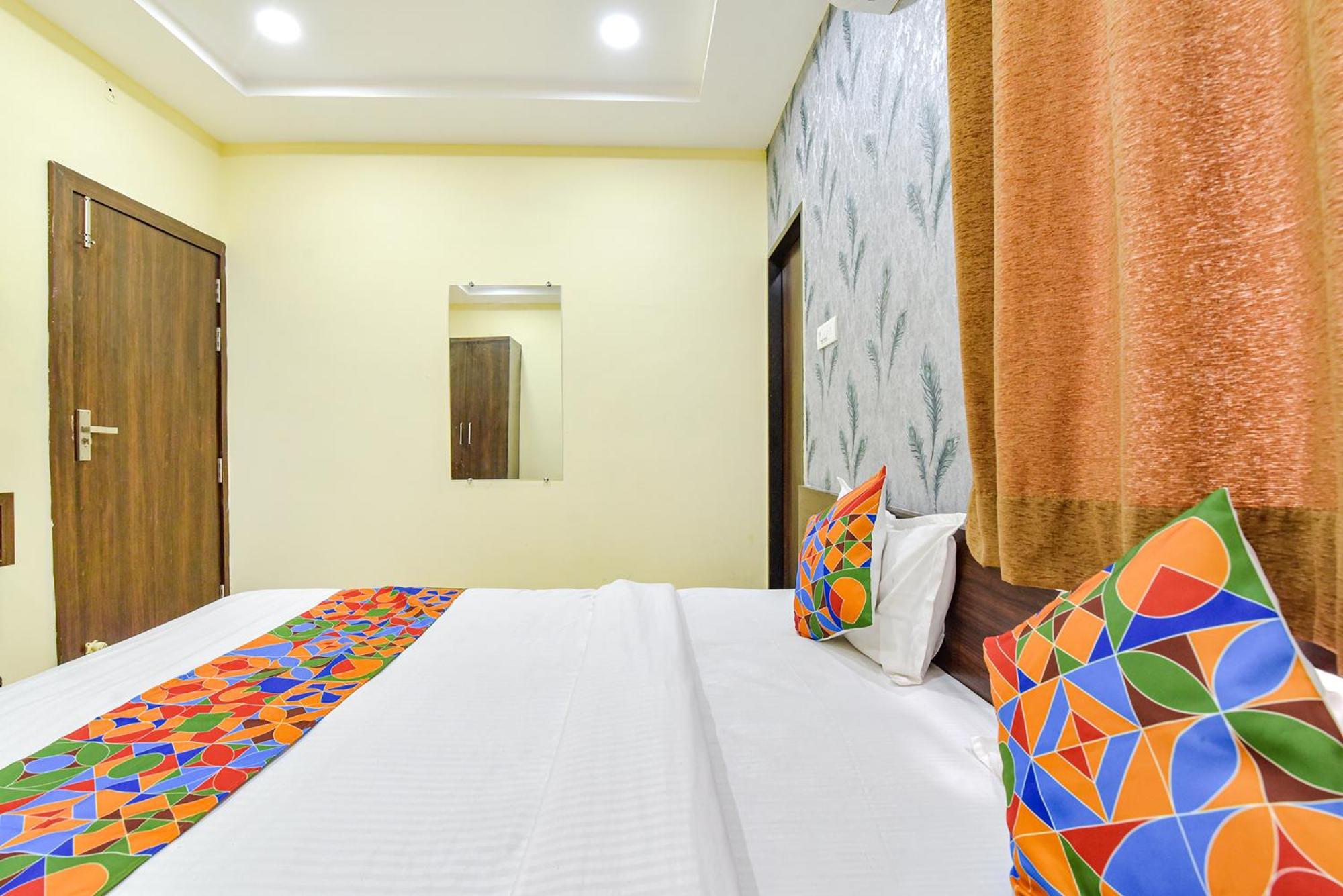 Fabexpress A2 And Restro Hotel Indore Bagian luar foto