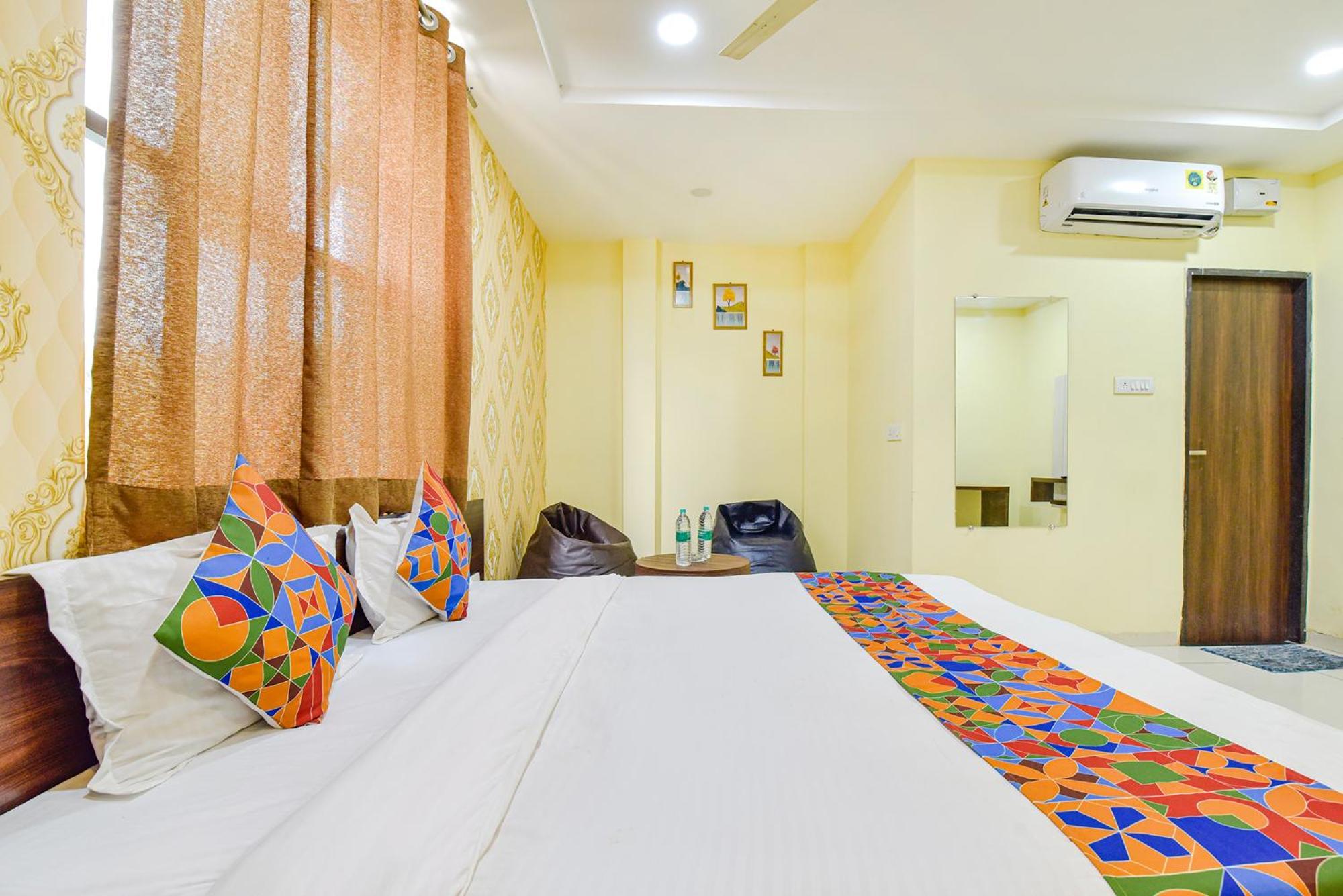 Fabexpress A2 And Restro Hotel Indore Bagian luar foto