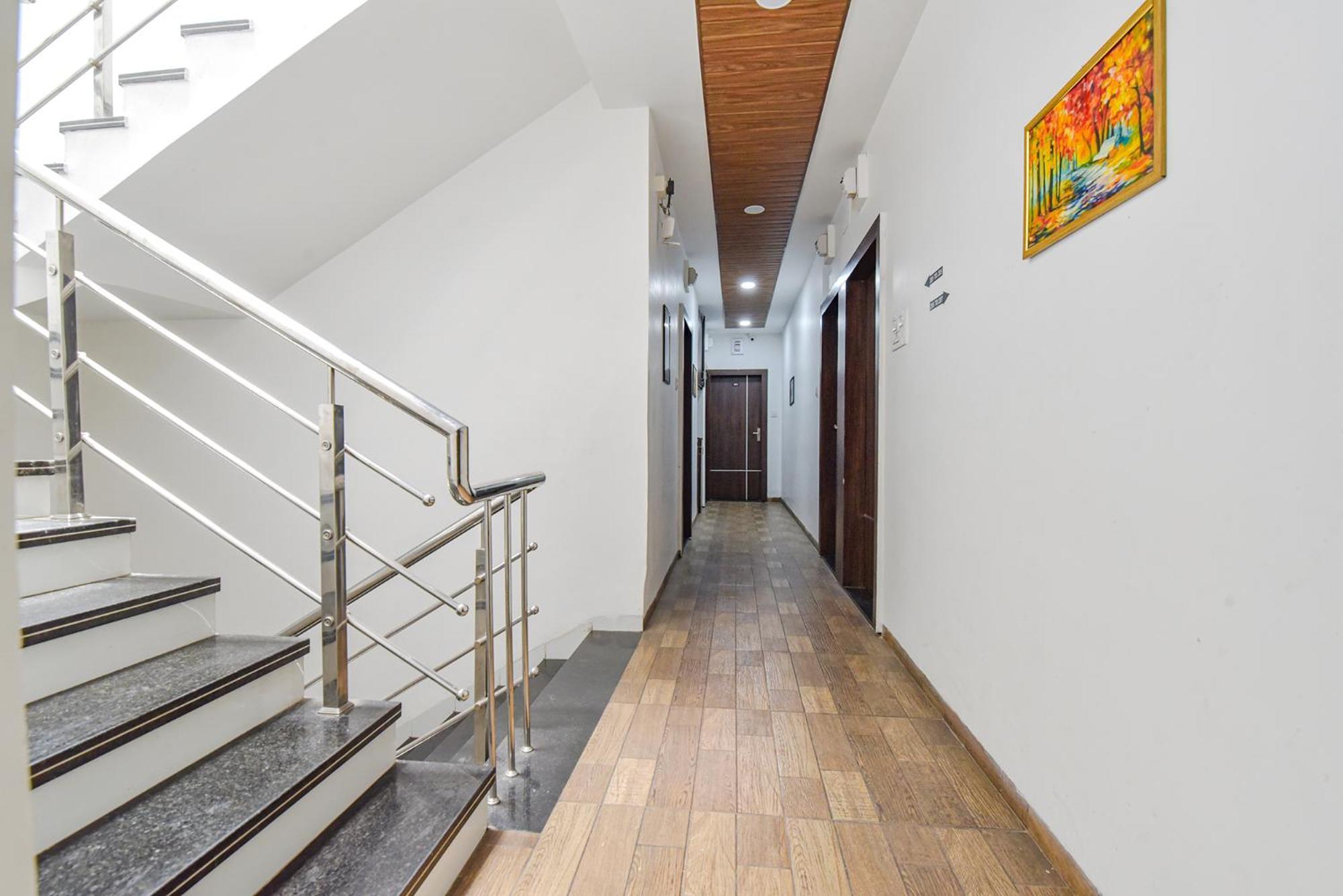 Fabexpress A2 And Restro Hotel Indore Bagian luar foto