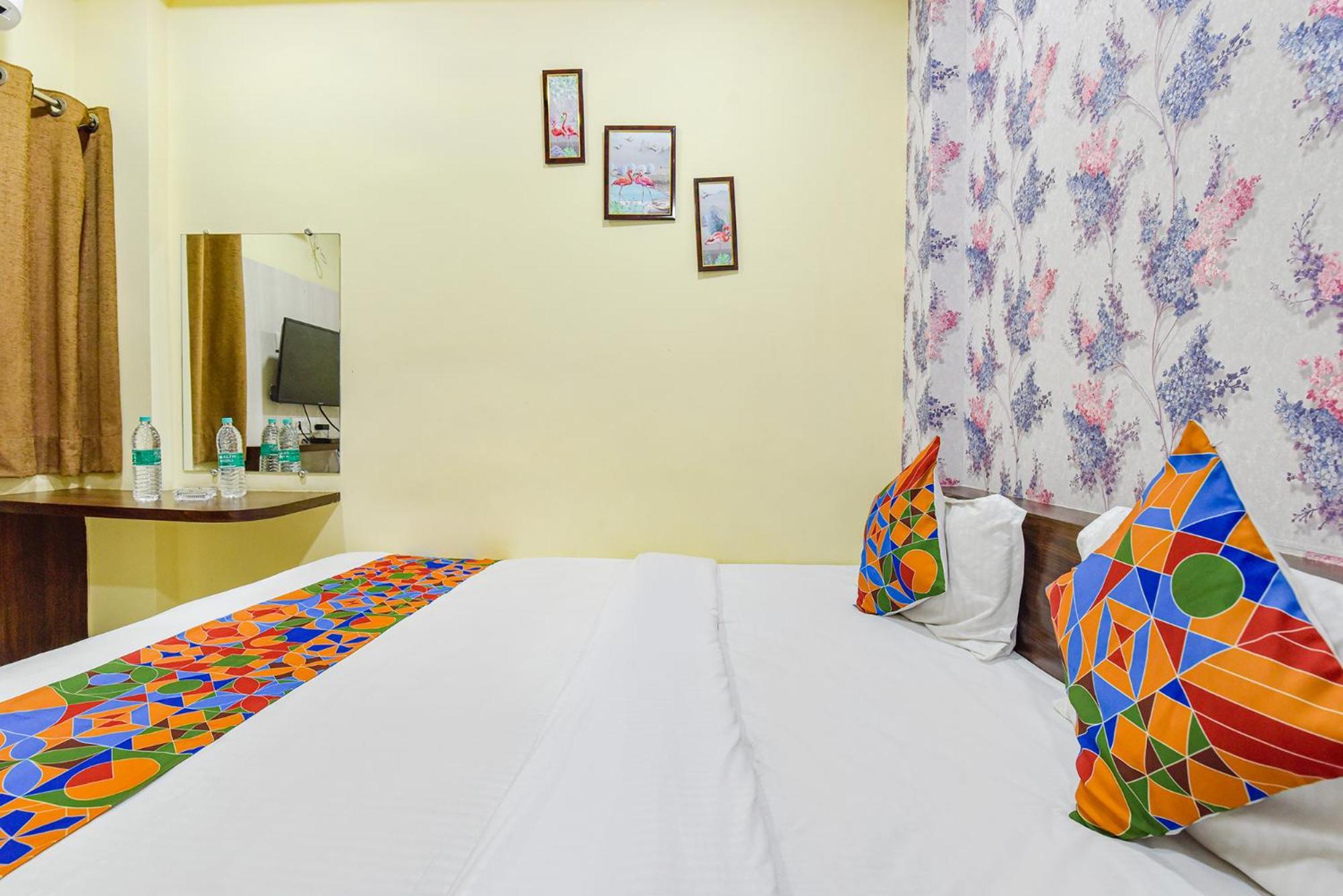 Fabexpress A2 And Restro Hotel Indore Bagian luar foto