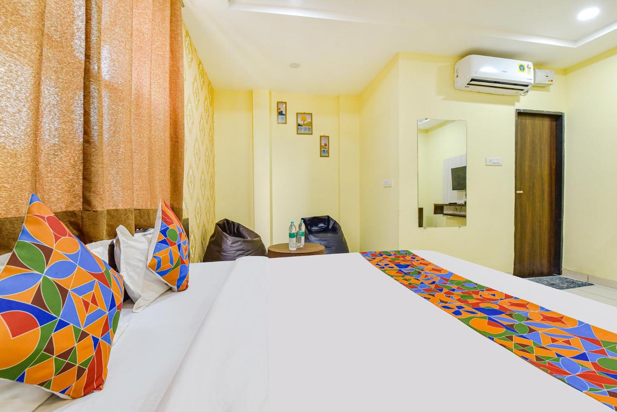 Fabexpress A2 And Restro Hotel Indore Bagian luar foto