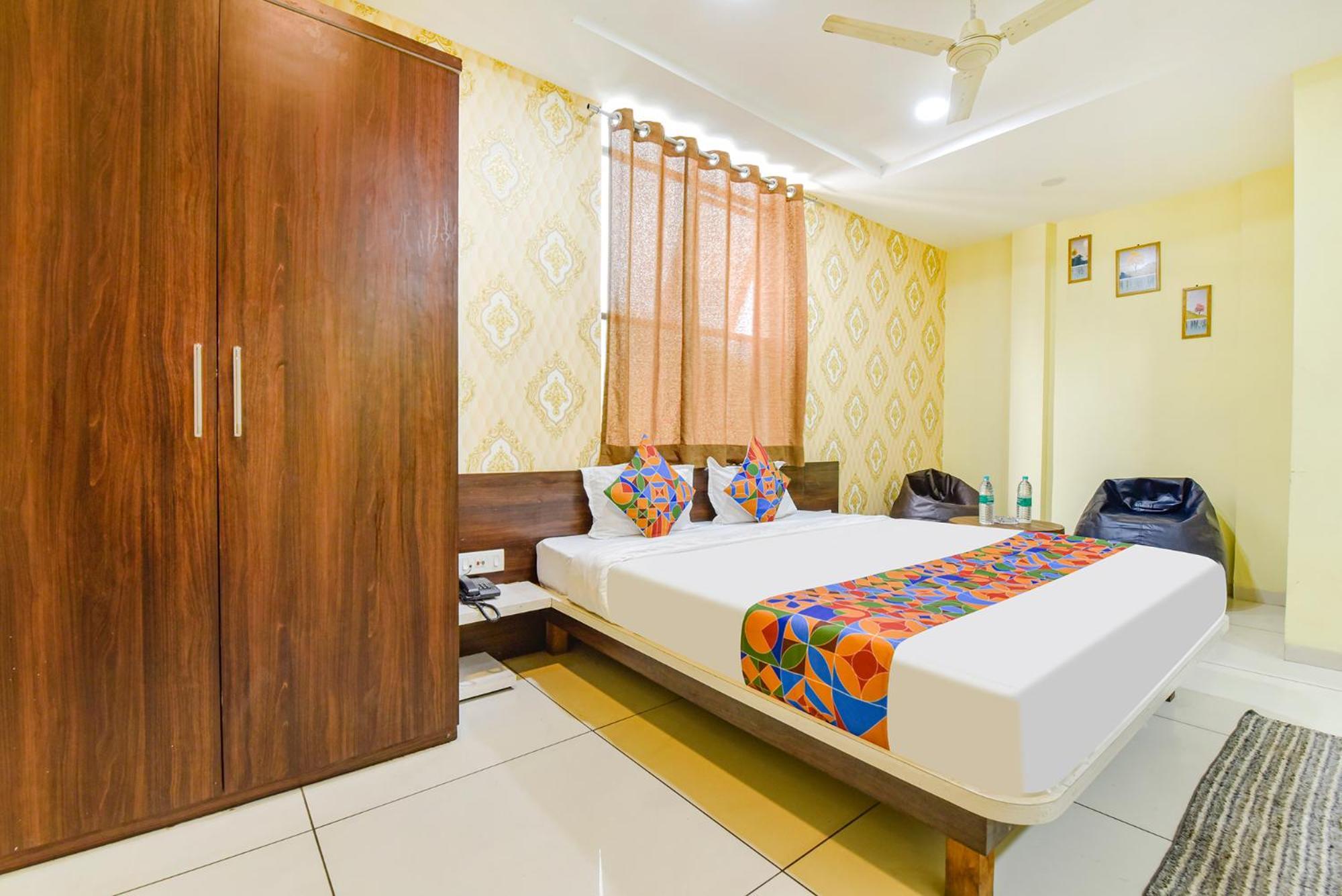 Fabexpress A2 And Restro Hotel Indore Bagian luar foto