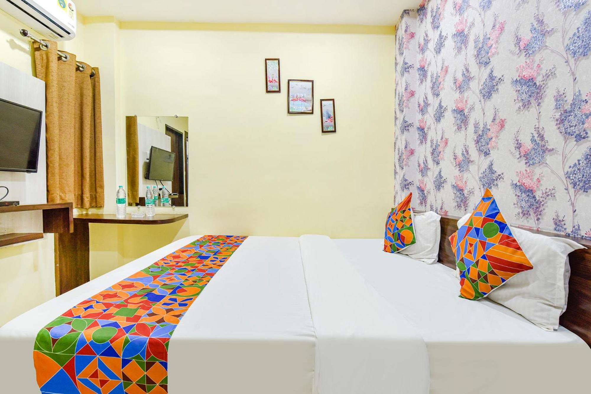 Fabexpress A2 And Restro Hotel Indore Bagian luar foto